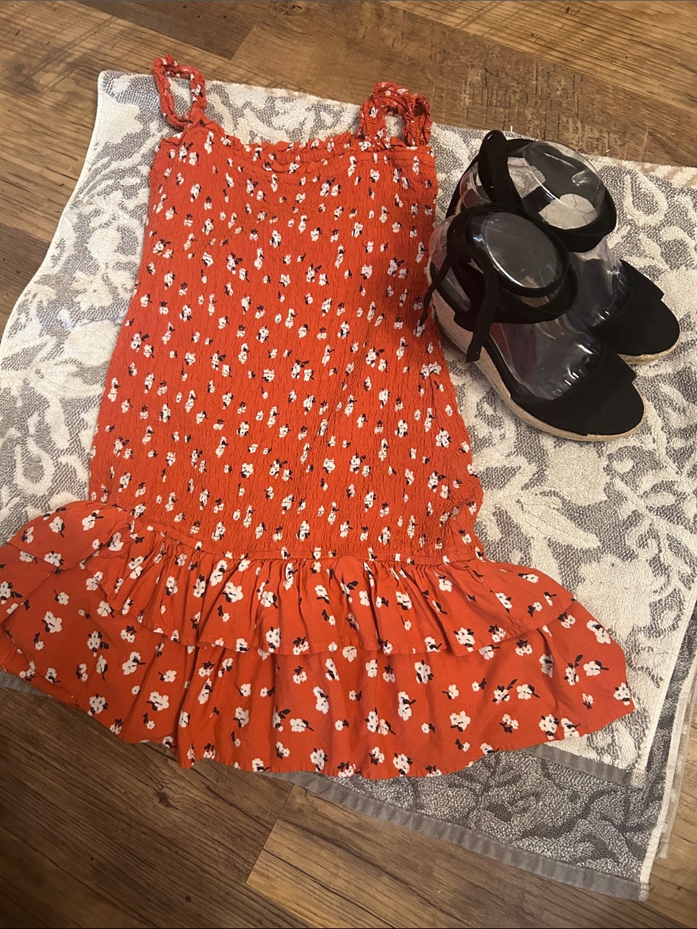 Women's red/orng Floral Smocked Ruffle Mini Dress M & espadrille wedge sandal 7
